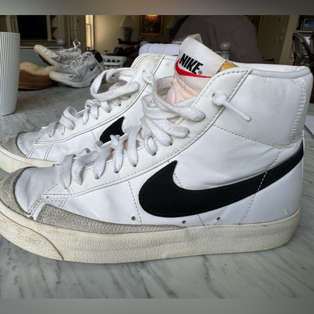 Nike Trail blazer 
Size 8
